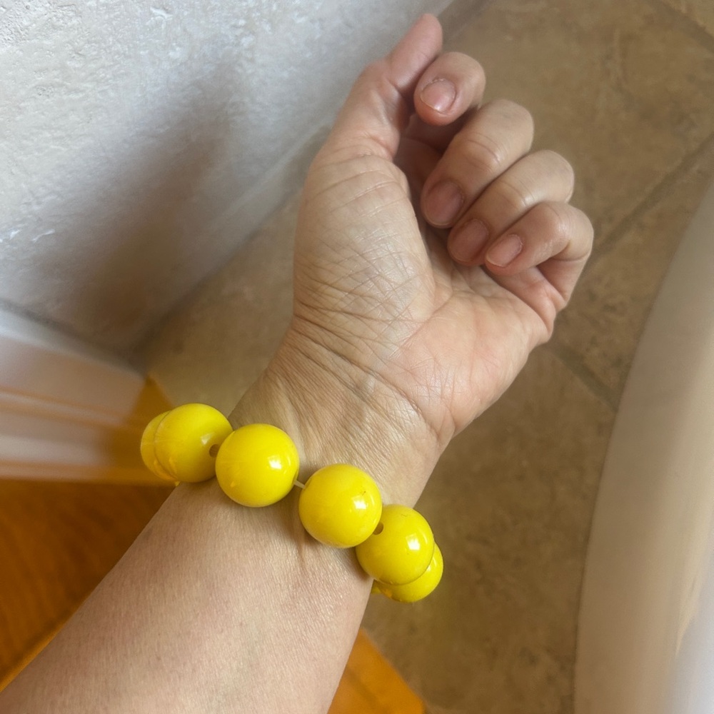 Yellow beaded bracelet - Picture 3 of 4